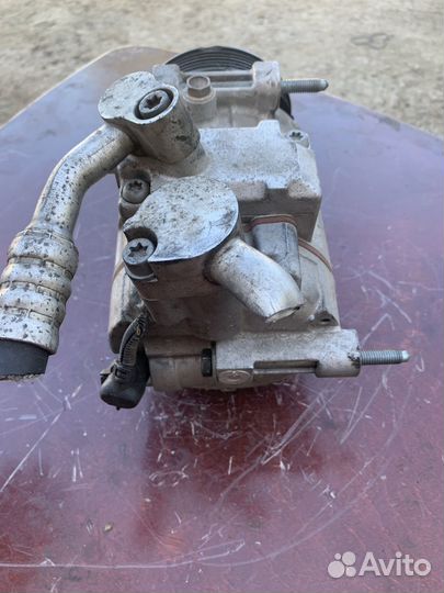 Компрессор кондиционера VAG