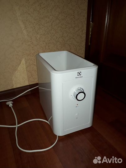 Увлажнитель воздуха нерабочий Electrolux EHU-1010