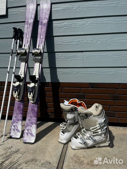 Горные лыжи и ботинки