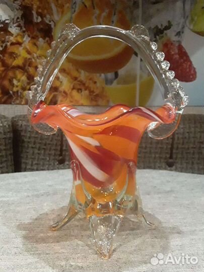 Конфетница с ручкой цветное стекло