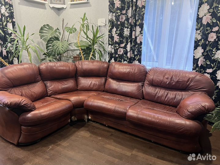 Кожаный угловой диван бу