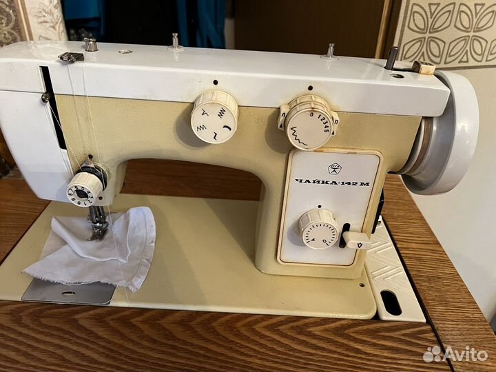 Швейная машинка чайка 142м