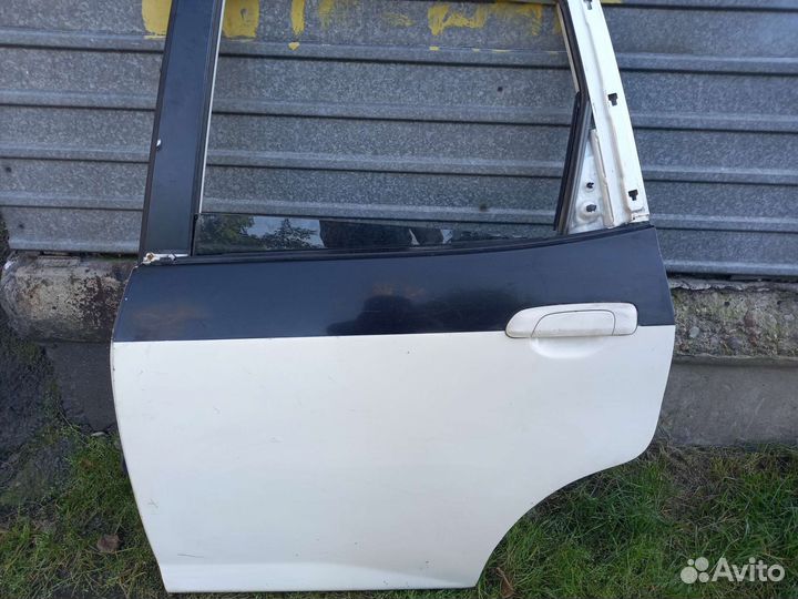 Дверь хонда фит задняя левая