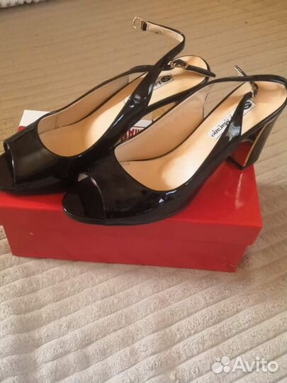 Босоножки новые