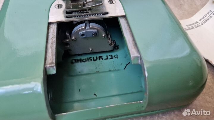 Швейная машина 