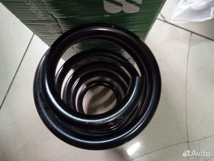 Пружина передняя VW Passat 1.6/1.8/T/1.9TDi 96)