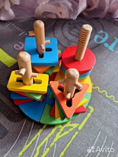 Пирамида логическая пазл формы