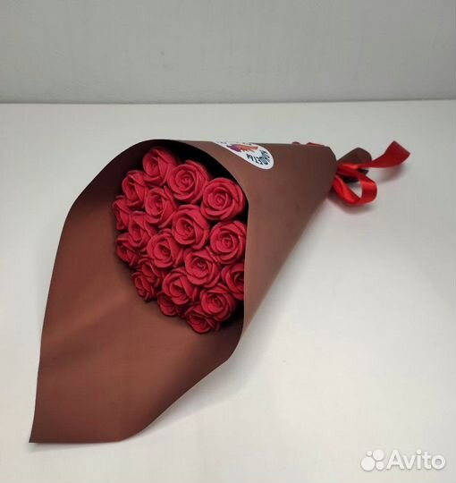 Красные Розы из Белого Шоколада - 19 шт в Букете