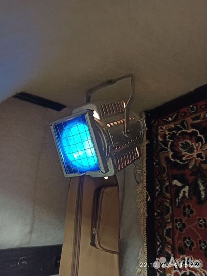 Осветительный прибор сцены