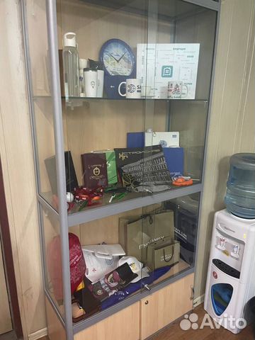 Стеклянный шкаф витрина купить в Санкт-Петербурге | Готовый бизнес и ...