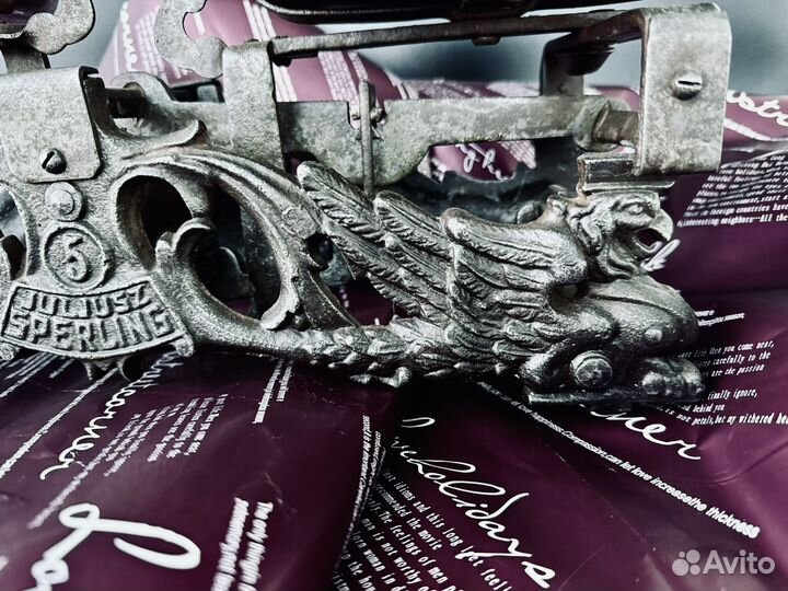 Старинные антикварные весы с чашами Европа