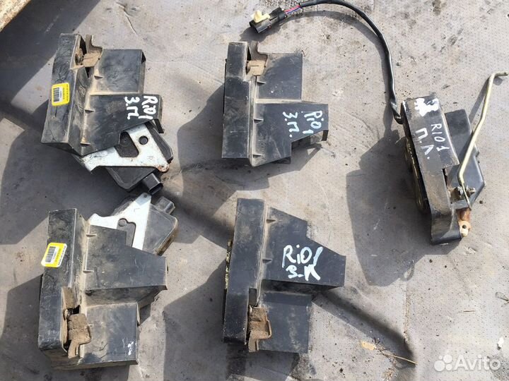 Замок двери Киа Рио 1