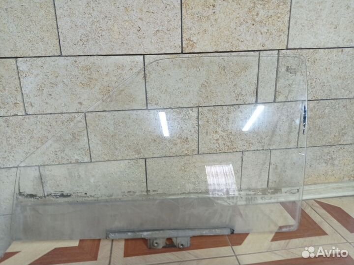 Водительское сторона стекло