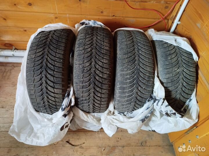 Goodyear UltraGrip 215/55 R16 93T