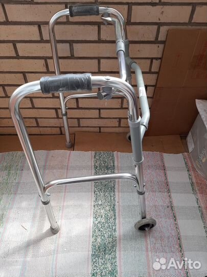 Ходунки для взрослых шагающие