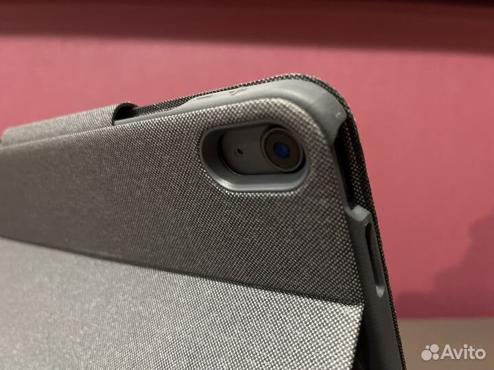 Чехол-клавиатура Logitech Folio Touch для iPad Air