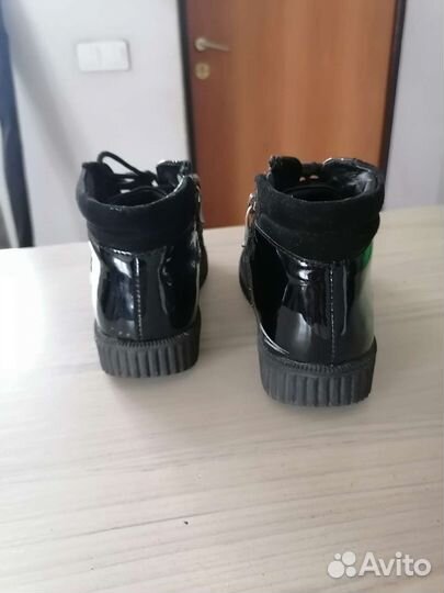 Полуботинки для девочки лаковые