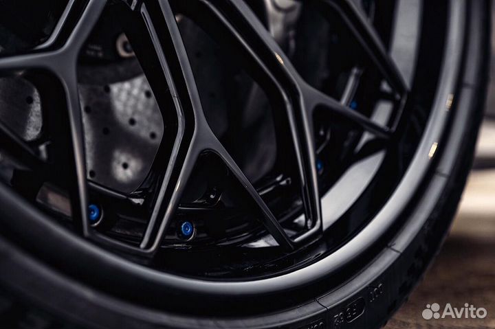 Кованые диски GT Forged R21 на Porsche Panamera