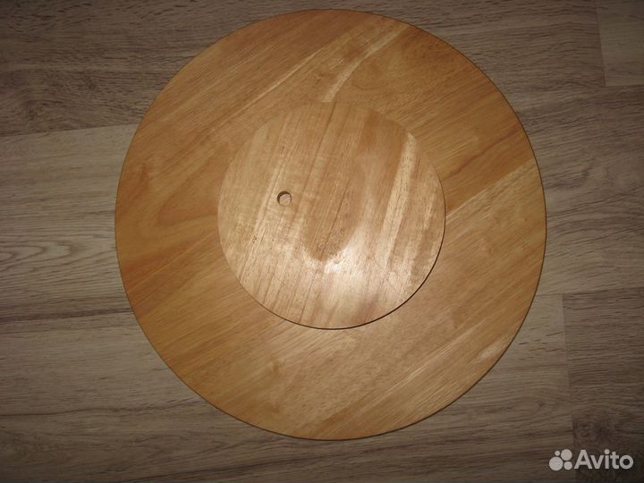 Подставка под торт вращается дерево