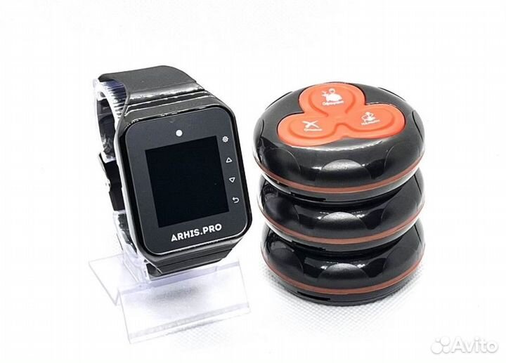 Кнопка вызова официанта в кафе и часы пейджер