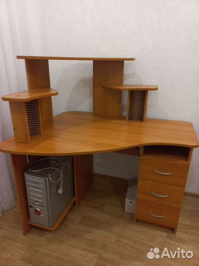 Компьютерный стол