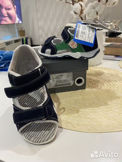 Сандали новые