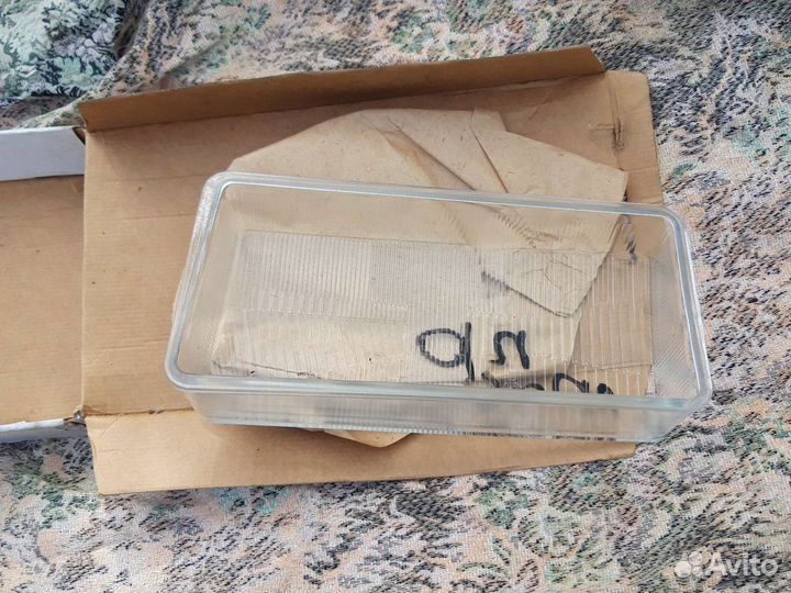 Стекло фары,правой ауди 80 б2