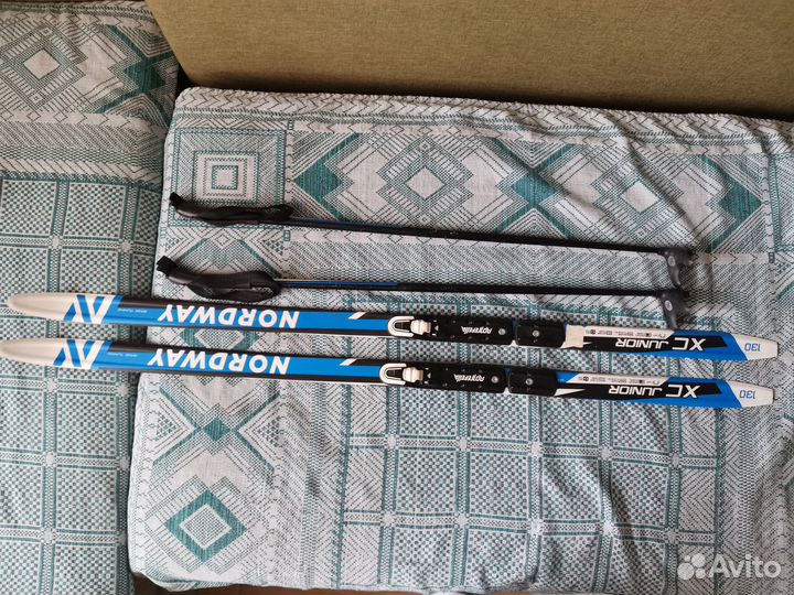 Лыжи беговые детские / палки / ботинки 34 р