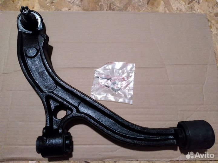 Рычаг передний нижний правый Caravan Voyager