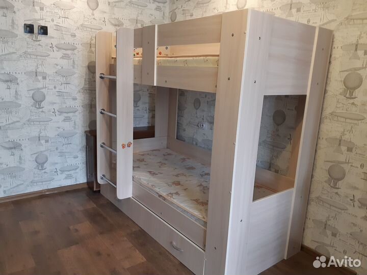 Кровать детская двухъярусная с 2мя матрасами