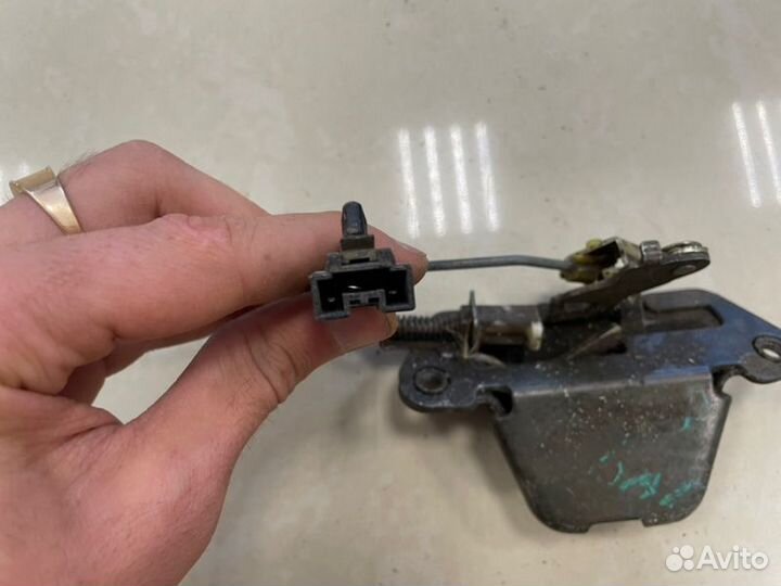 Замок крышки багажника Nissan Almera N15