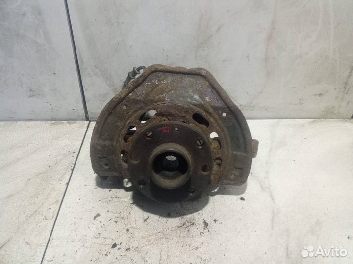 Кулак передний правый Opel Vectra B (1995 - 1999)