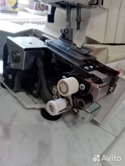 Швейная машинка оверлок Family