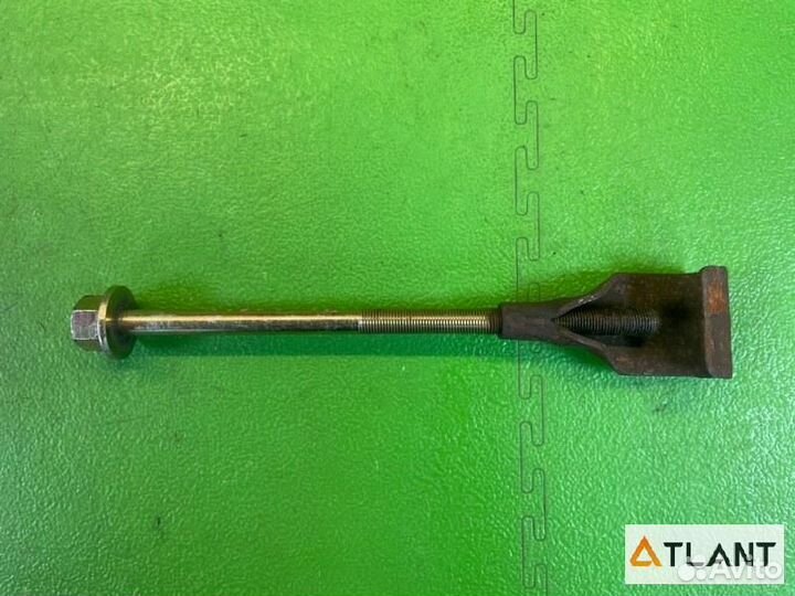 Болт крепления запаски nissan liberty