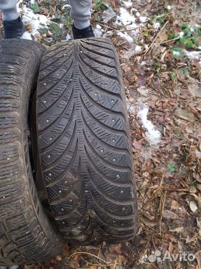 Goodyear UltraGrip Extreme 215/65 R16