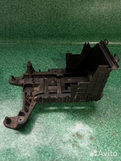 Площадка АКБ Volkswagen Passat 2008-2012