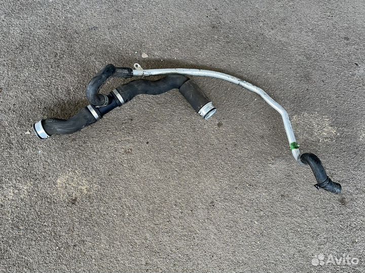 Потрубок радиатора нижний Мерседес w204