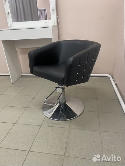 Стул для парикмахера бу
