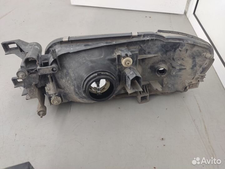 Оригинальные передние фары Ниссан Цедрик / Глория