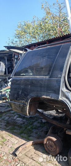 Заднее крыло четвертина на Шевроле Тахо 1