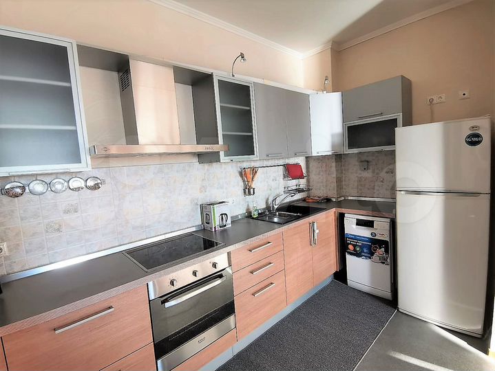 2-к. квартира, 100 м², 3/9 эт.