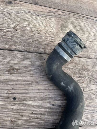 Патрубок охлаждения двигателя Mercedes-Benz S220