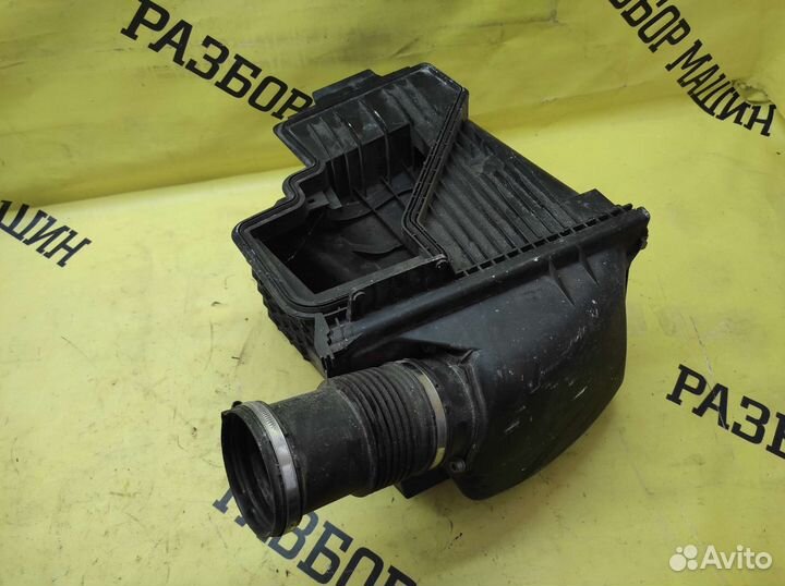 Корпус воздушного фильтра правый BMW 7 E65 E66