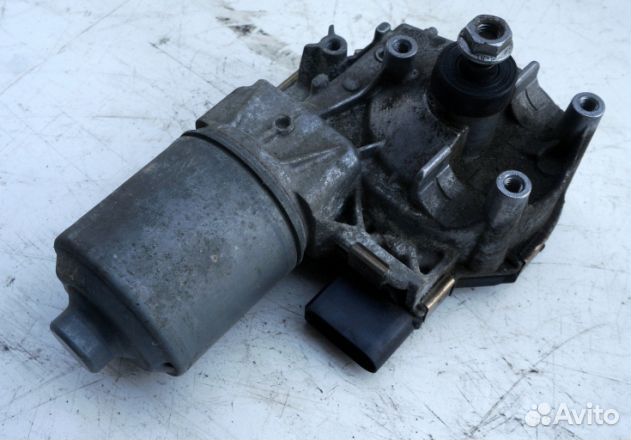 Моторчик стеклоочистителя передн VW Touareg 2011