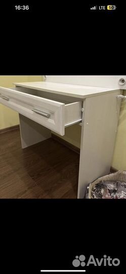 Зеркало с подсветкой и туалетный стол