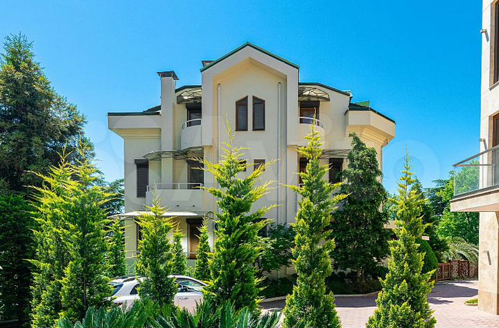 Дом 450 м² на участке 18,7 сот.