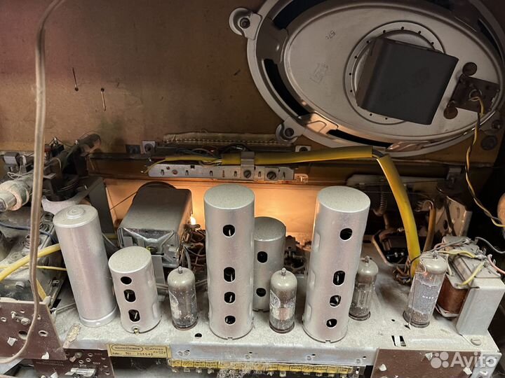 Ламповый приёмник Carmen. 196