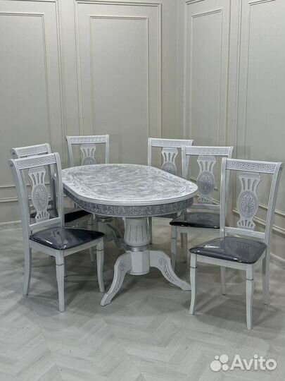 Обеденный стол и стулья