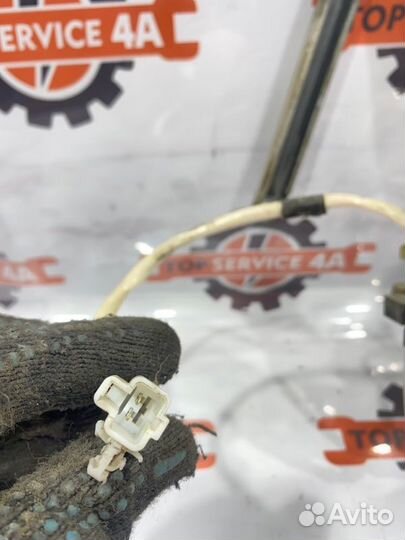 Стеклоподъемник задний левый Toyota Sequoia UCK35