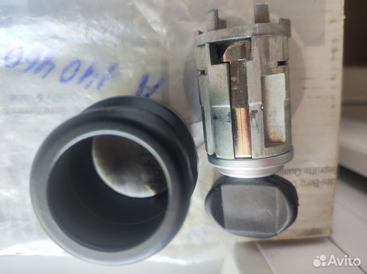 Личинки замка на 140 мерседес